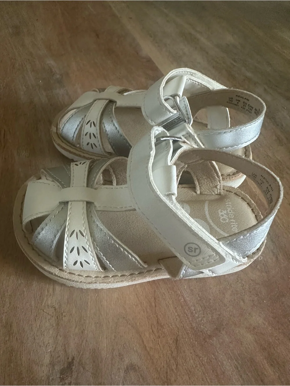 Stride Rite 360 Toddler Girls White & Silver Sandals Size 5 Hook & Loop - Picture 2 of 7